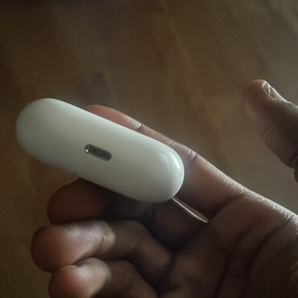 AIRPOD PROS - Picture 4 of 5